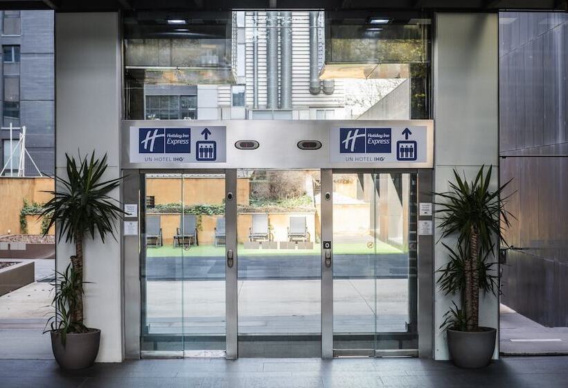 Отель Holiday Inn Express Barcelona City 22@, An Ihg