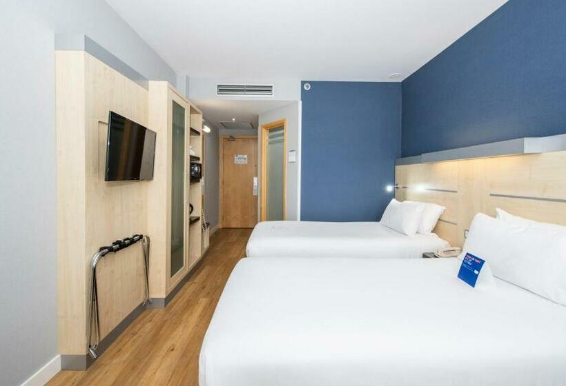 Отель Holiday Inn Express Barcelona City 22@, An Ihg