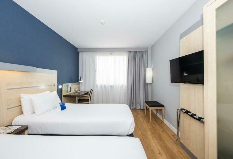 Отель Holiday Inn Express Barcelona City 22@, An Ihg