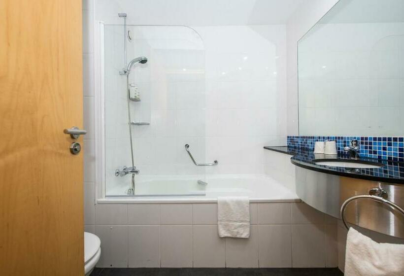 Отель Holiday Inn Express Barcelona City 22@, An Ihg