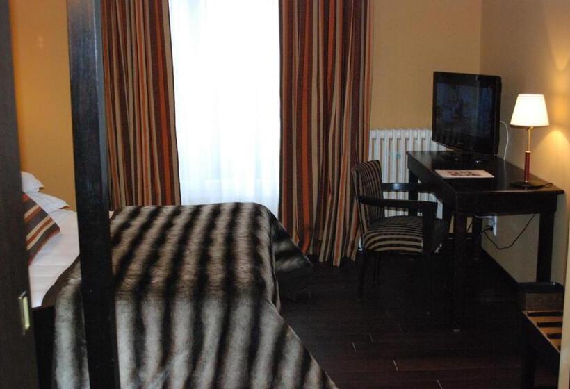 ホテル Hôtel Ariane & Spa