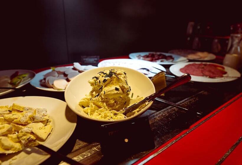 בית מלון כפרי Ibis Köln Centrum