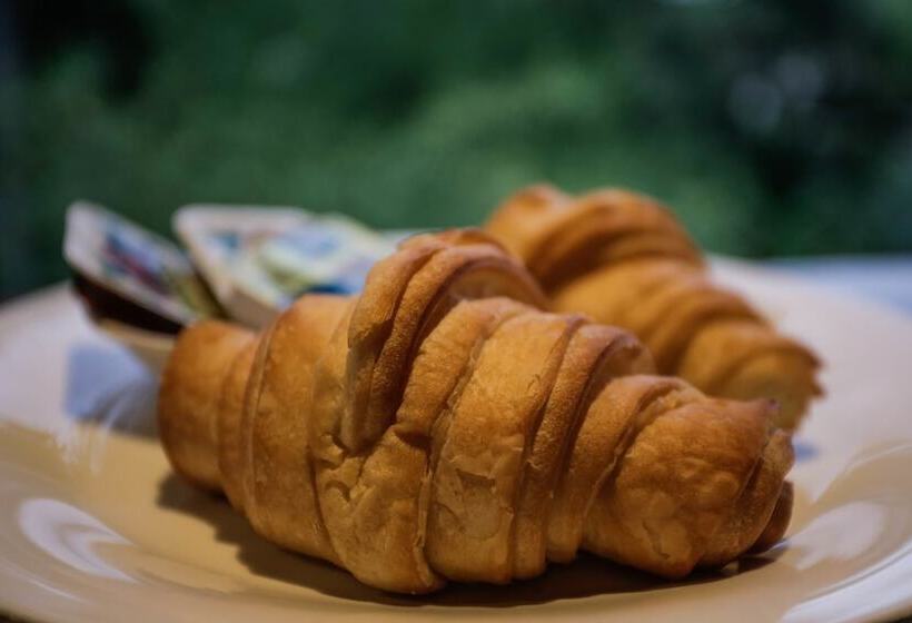 فندق Kori Ubud Resort, Restaurant & Spa