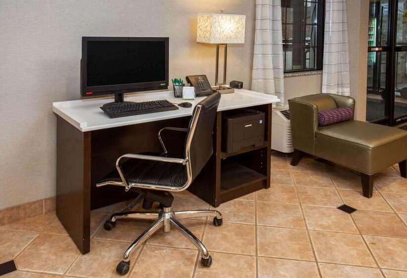 فندق La Quinta By Wyndham Milwaukee Delafield
