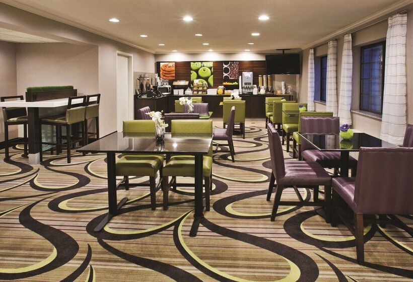 فندق La Quinta By Wyndham Milwaukee Delafield