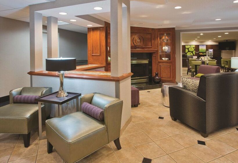 فندق La Quinta By Wyndham Milwaukee Delafield