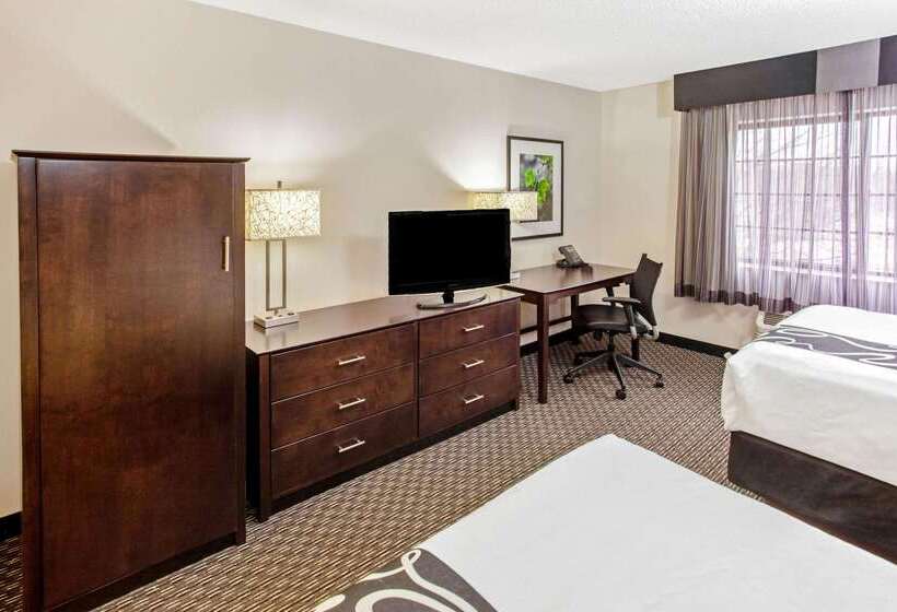 فندق La Quinta By Wyndham Milwaukee Delafield