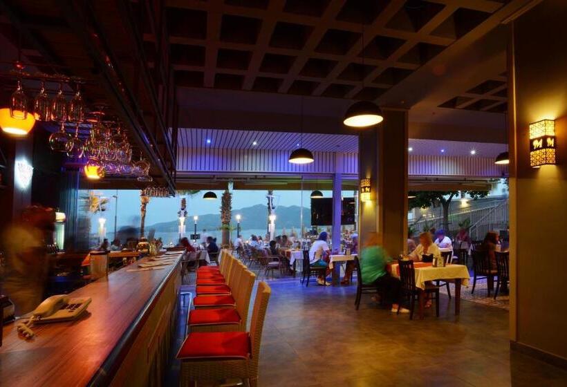 فندق Maris Beach