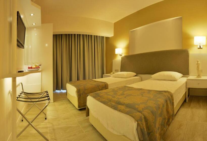 فندق Maris Beach