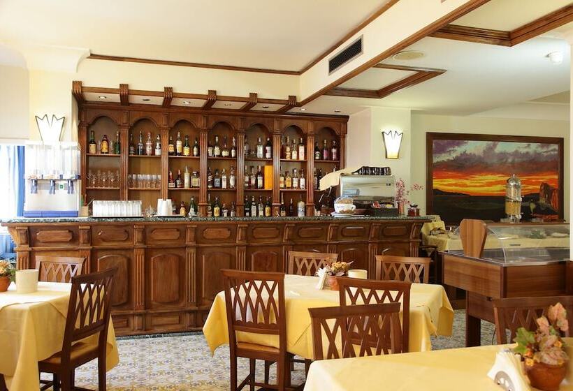 Отель Mega Mare