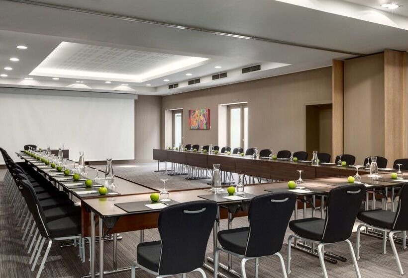 Отель NH Brugge