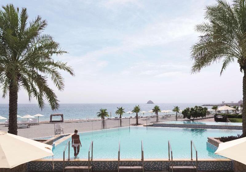 هتل Radisson Blu Resort Fujairah