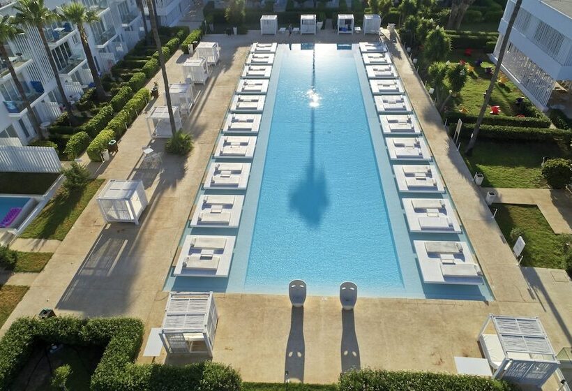 فندق So White Club Resort