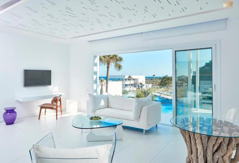 فندق So White Club Resort