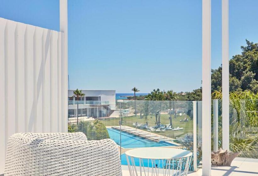 فندق So White Club Resort