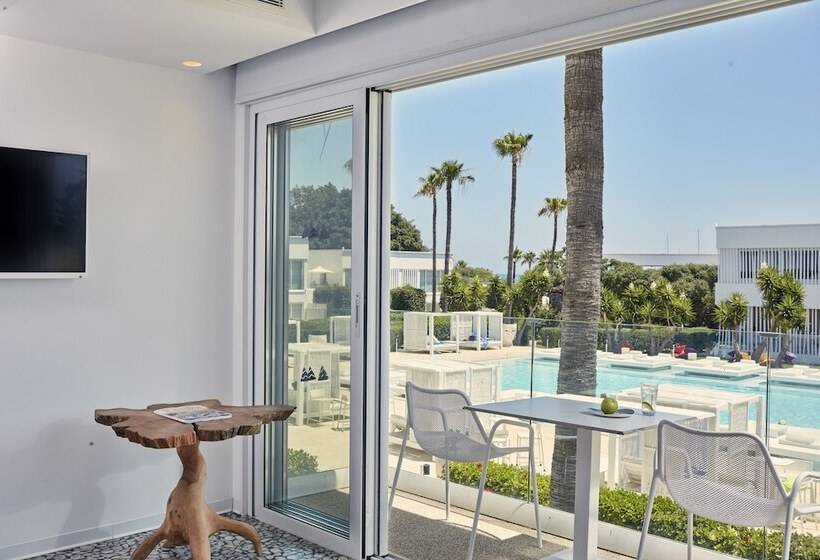 فندق So White Club Resort