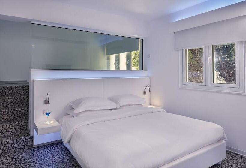 فندق So White Club Resort