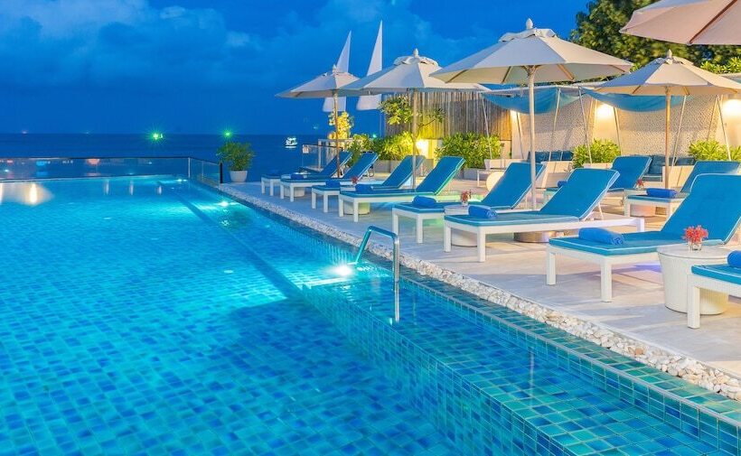 בית מלון כפרי The Rock Hua Hin Beachfront Spa Resort