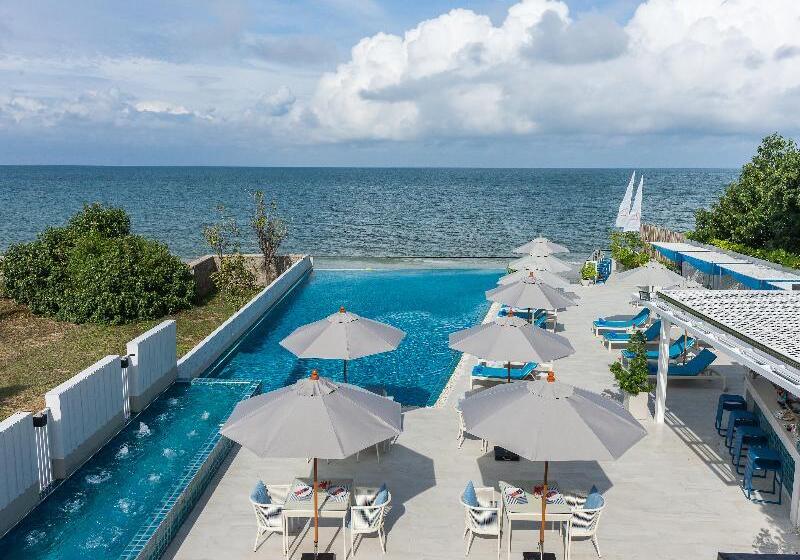 בית מלון כפרי The Rock Hua Hin Beachfront Spa Resort