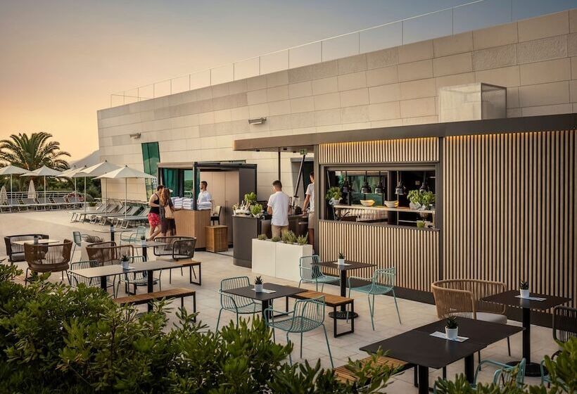 Отель Valamar Lacroma