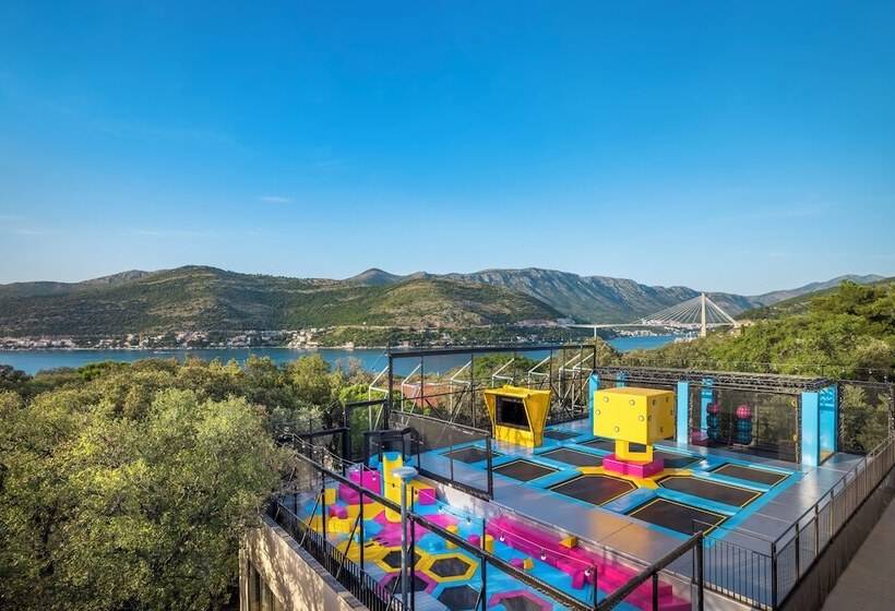 Отель Valamar Lacroma