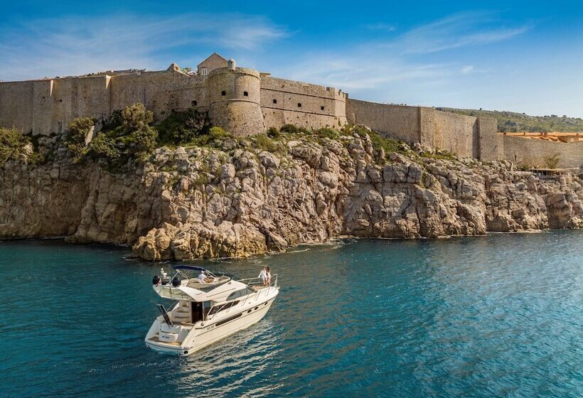 Отель Valamar Lacroma