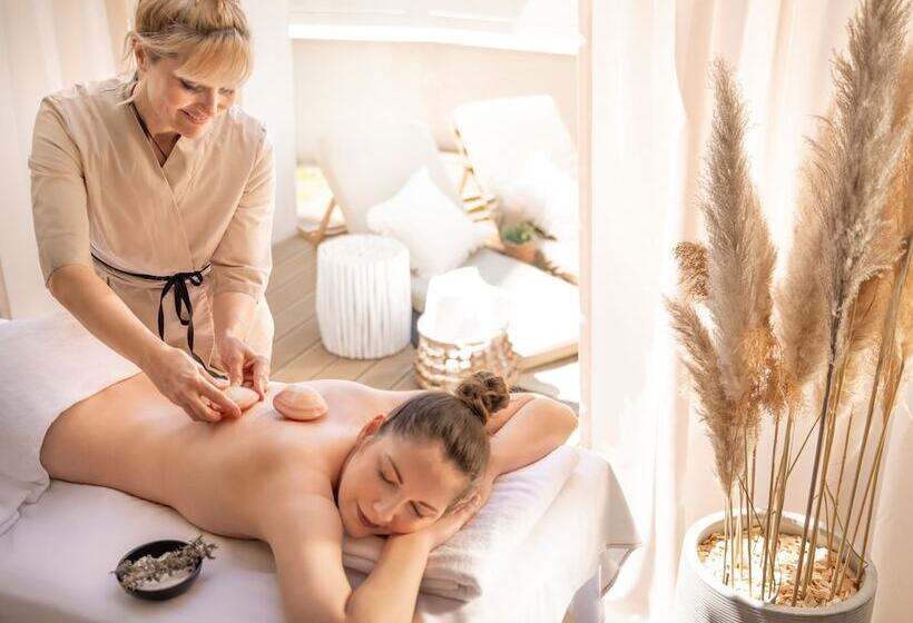 Отель Valamar Lacroma