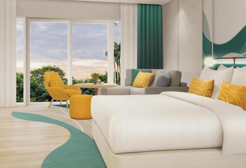استراحتگاه M Social Hotel Phuket