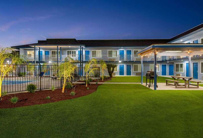 모텔 Super 8 By Wyndham Lindsay Olive Tree