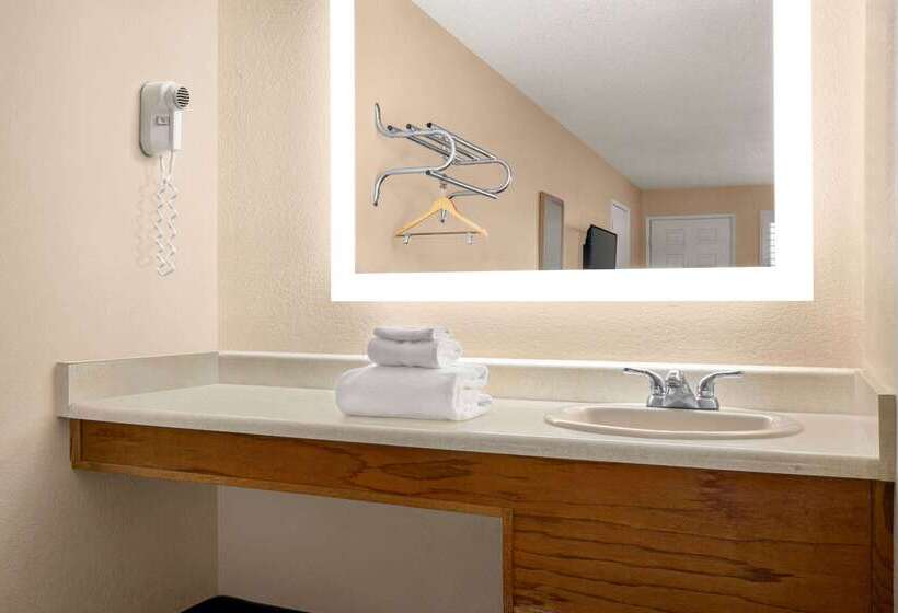 모텔 Super 8 By Wyndham Lindsay Olive Tree