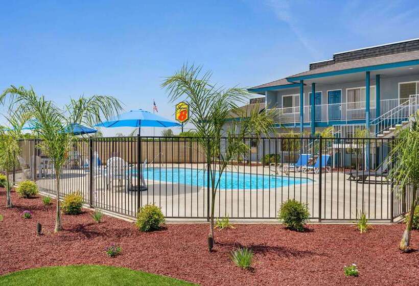 모텔 Super 8 By Wyndham Lindsay Olive Tree