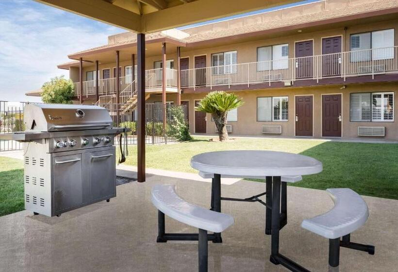 모텔 Super 8 By Wyndham Lindsay Olive Tree