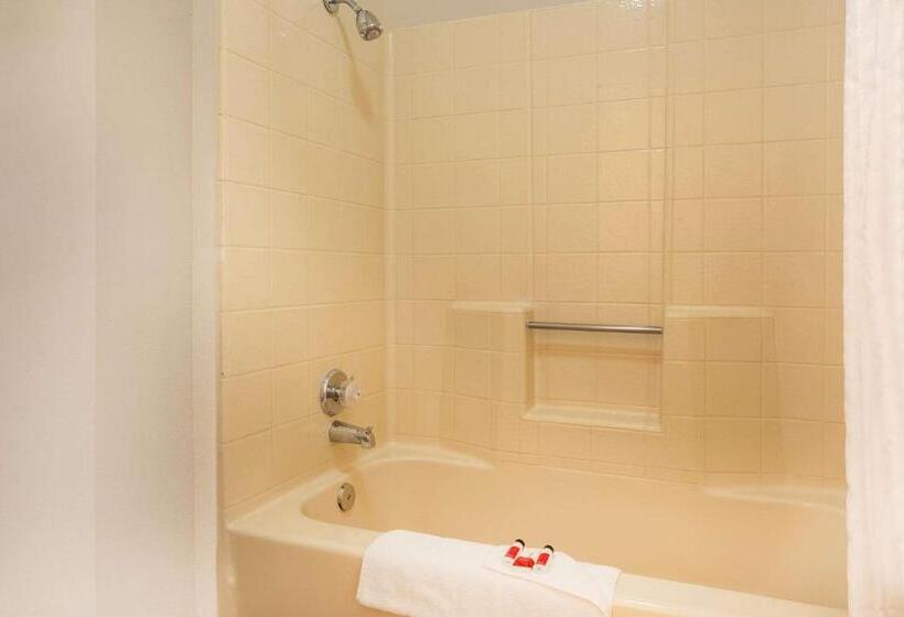 모텔 Super 8 By Wyndham Lindsay Olive Tree