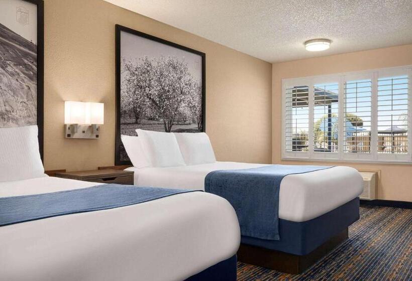 모텔 Super 8 By Wyndham Lindsay Olive Tree