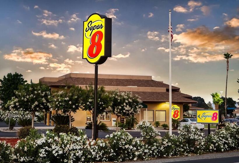 모텔 Super 8 By Wyndham Lindsay Olive Tree