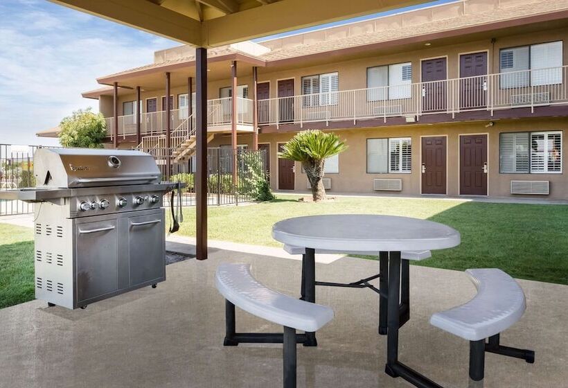 모텔 Super 8 By Wyndham Lindsay Olive Tree