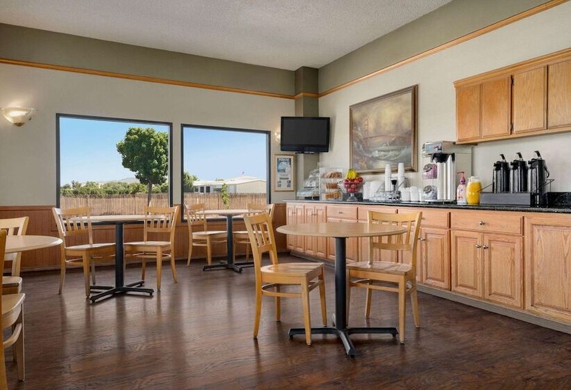 모텔 Super 8 By Wyndham Lindsay Olive Tree