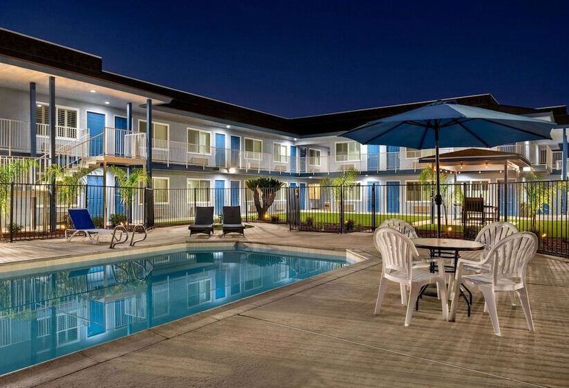 모텔 Super 8 By Wyndham Lindsay Olive Tree