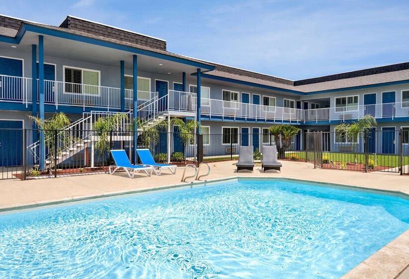 모텔 Super 8 By Wyndham Lindsay Olive Tree