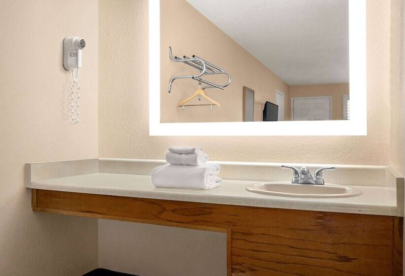 모텔 Super 8 By Wyndham Lindsay Olive Tree