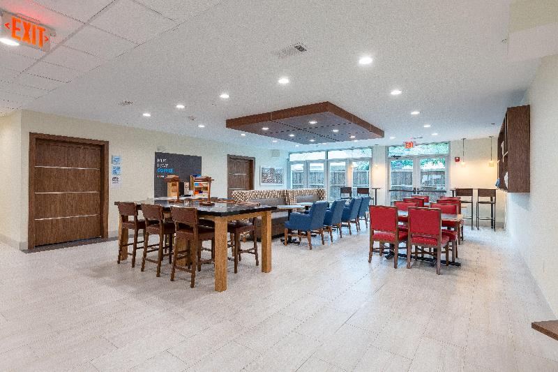 호텔 Holiday Inn Express & Suites Arlington North Stadium Area
