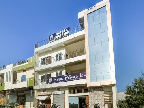 Отель Collection O 76875 Paradise Inn