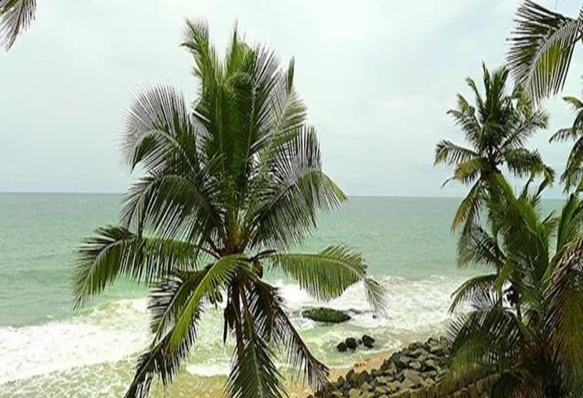 Fabhotel Wateredge Beach Resort