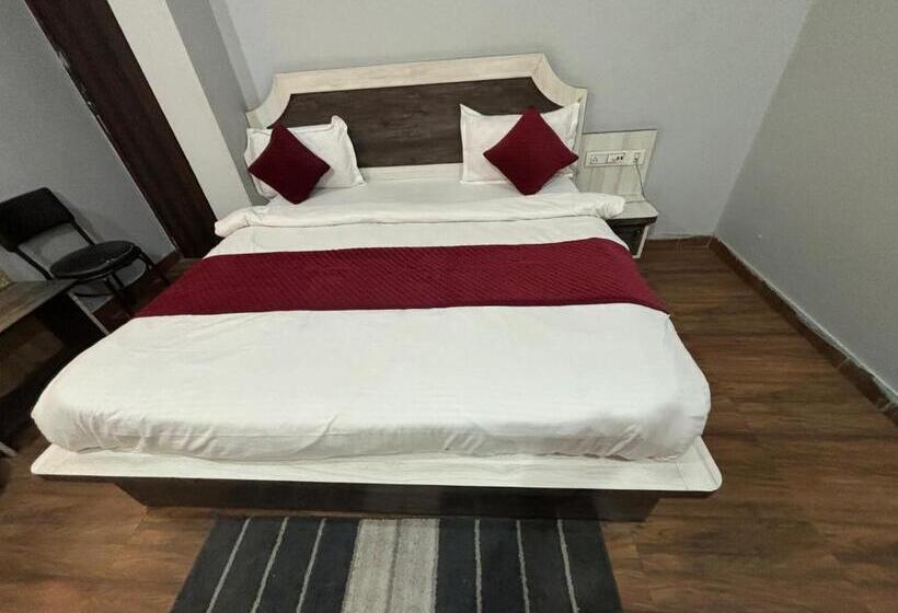 Отель Lakhdatar Palace