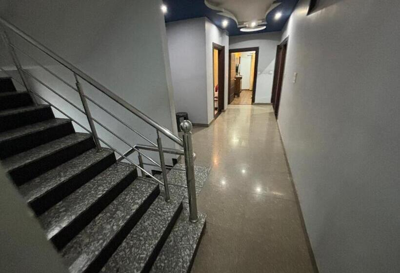 Отель Lakhdatar Palace