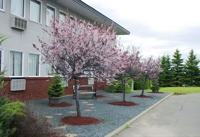 בית מלון כפרי Florenceville Inn, Restaurant & Pool