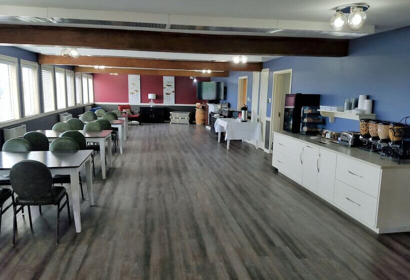 בית מלון כפרי Florenceville Inn, Restaurant & Pool