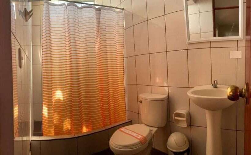 هتل Hostal Macacona