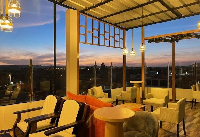 هتل Hostal Macacona