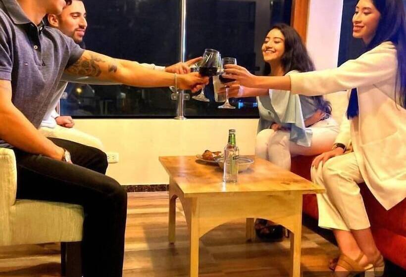 هتل Hostal Macacona